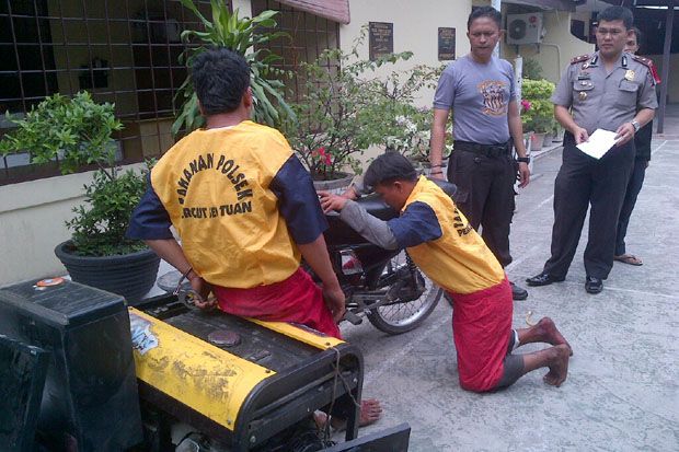 Dua Perampok Warnet...
