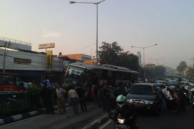 Transjakarta Tersangkut...
