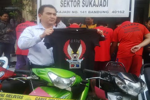 Seminggu Bebas, Ketua...