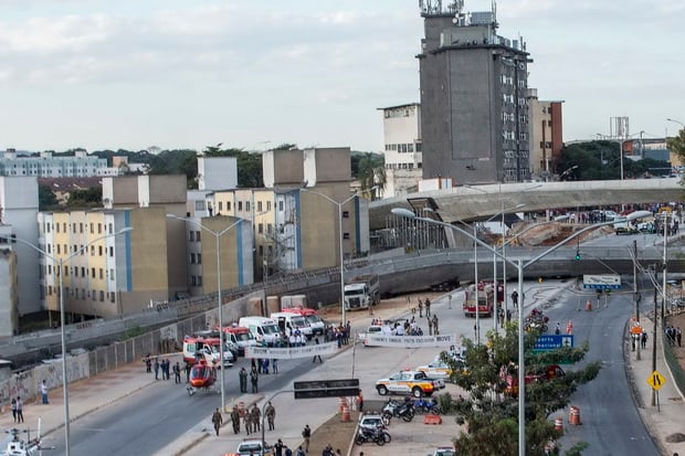 Jembatan Ambruk, Akses...