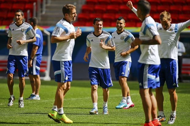 Aguero Absen, Messi-Higuain...