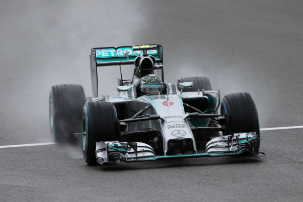 Rosberg Pimpin Balapan...