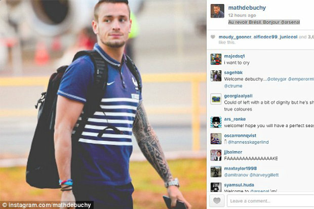 Lewat Instagram, Debuchy...
