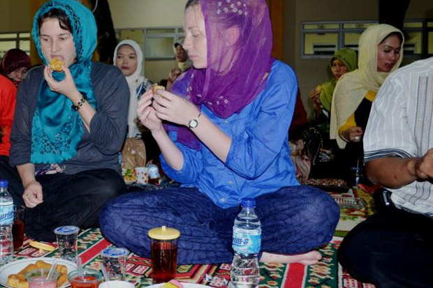 Ramadan di AS, Warga...