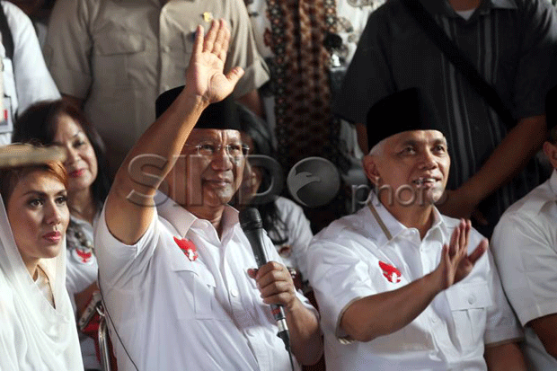 Tak Digusur, Puluhan...