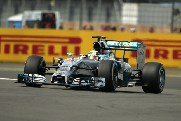 Hamilton Juara, Rosberg...