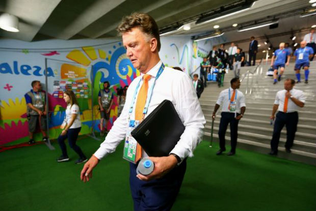 Latih MU, Van Gaal Usung...