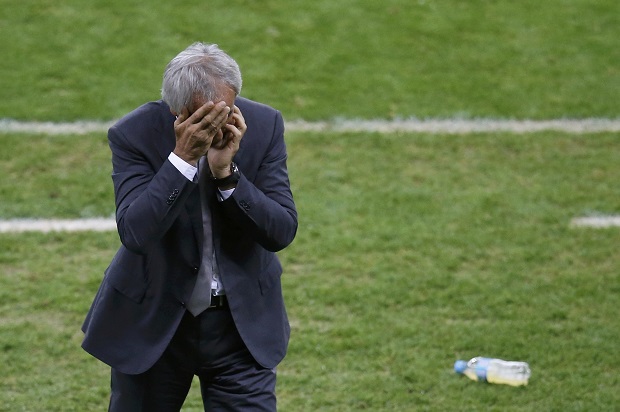 Halilhodzic Angkat Kaki...