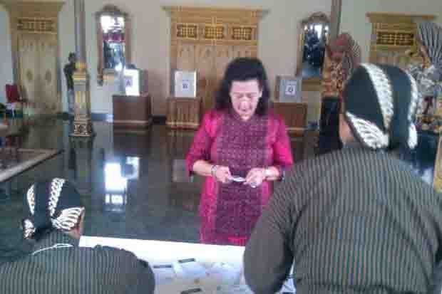Sultan HB X dan Istri...