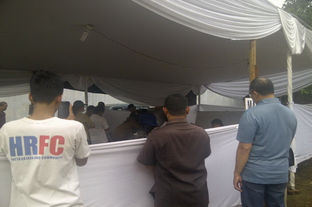 Warga Antusias Pantau...