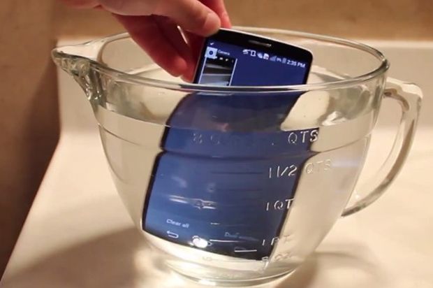 LG G3 Direndam di Air...