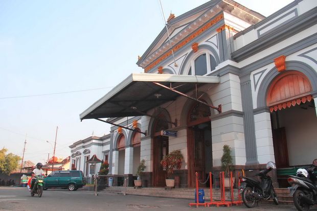 Revitalisasi Stasiun...
