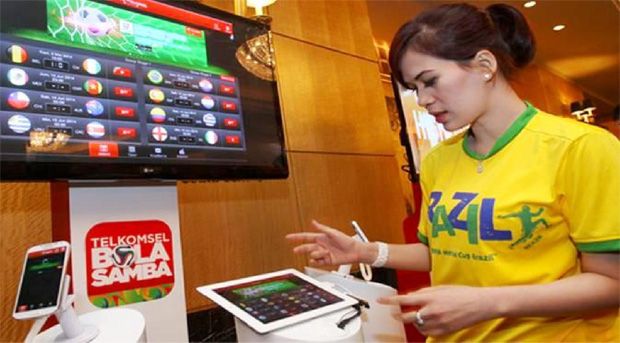 Telkomsel Ajak Pelanggan...