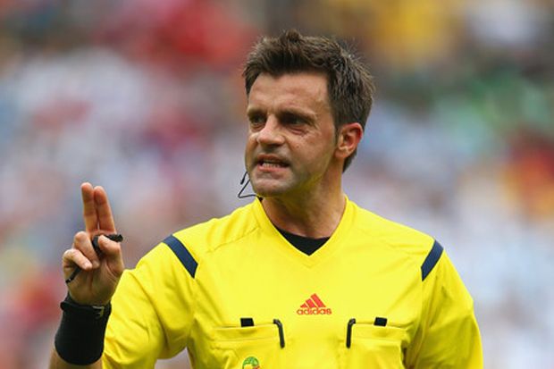 Wasit Italia Pimpin...