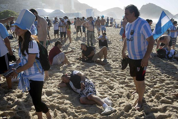 Ratusan Ribu Warga Argentina...