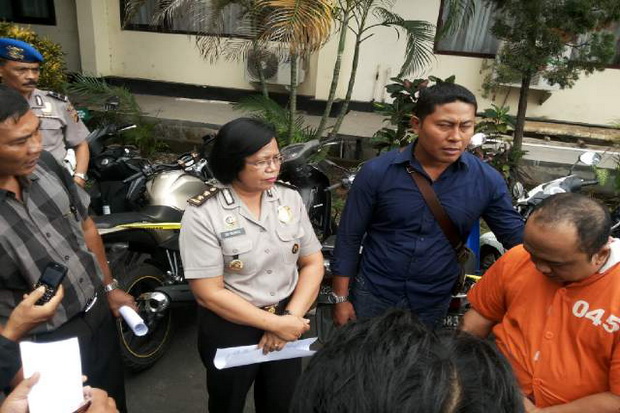 Pakai Kunci Palsu, Gede...