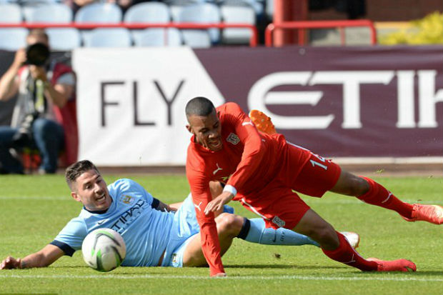 ManCity Awali Tur Pramusim...
