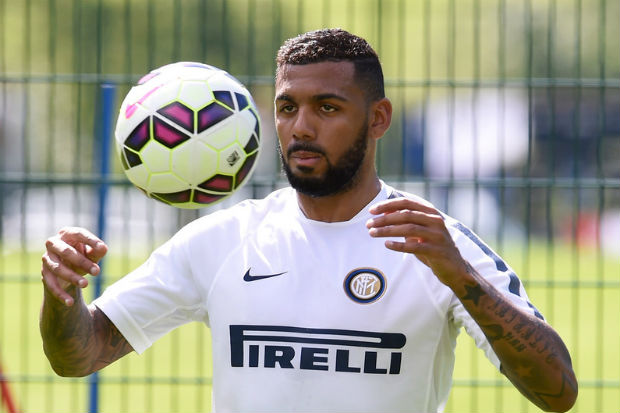 Yann MVila Resmi Berkostum...