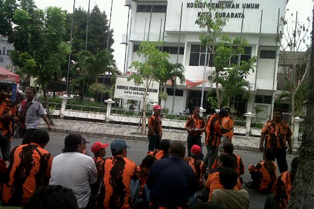 Protes Dugaan Kecurangan,...