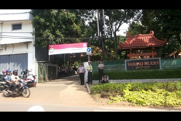 Ratusan Polisi Kawal...