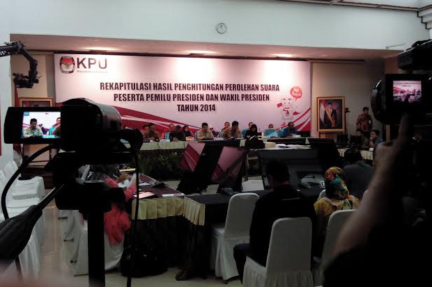 Ketua KPU Buka Pleno...