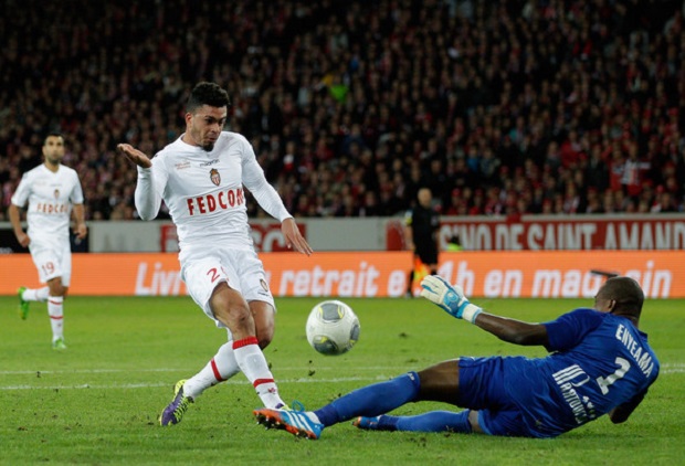 Newcastle Daratkan Penyerang...