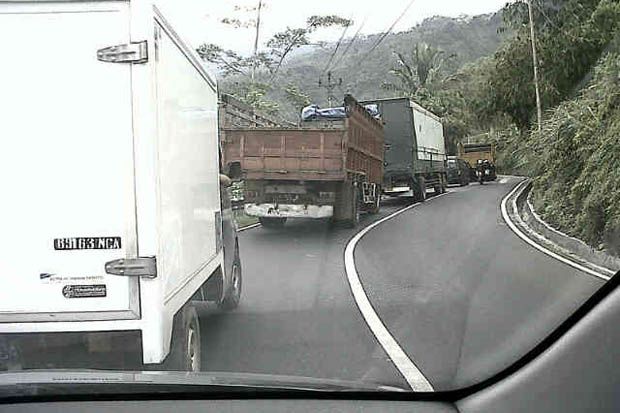 Jembatan Comal Ambles,...