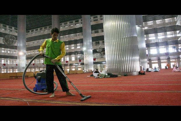 Masjid Istiqlal dipenuhi...