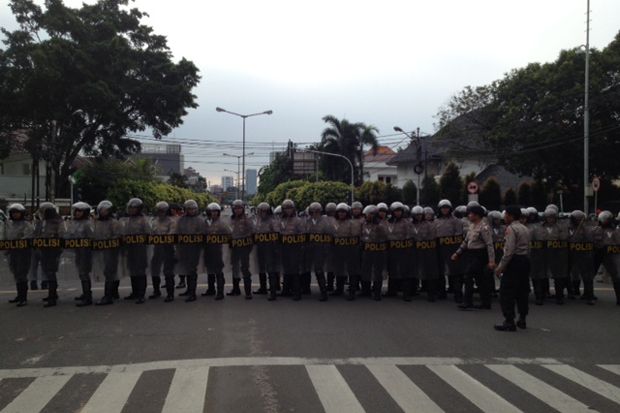Ribuan Polisi Latihan...