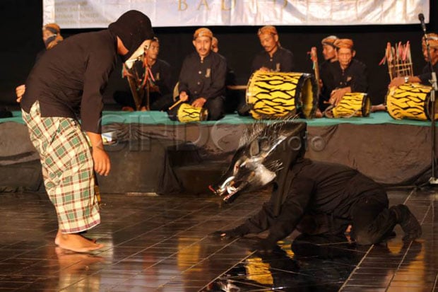 Kritiki Politik Indonesia,...