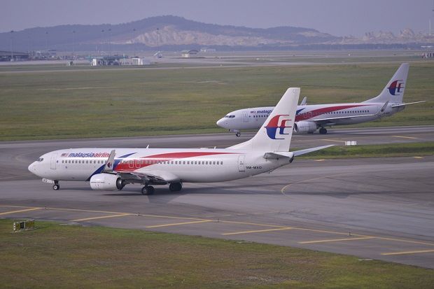 Lintasi Rute MH17, Pesawat-pesawat...