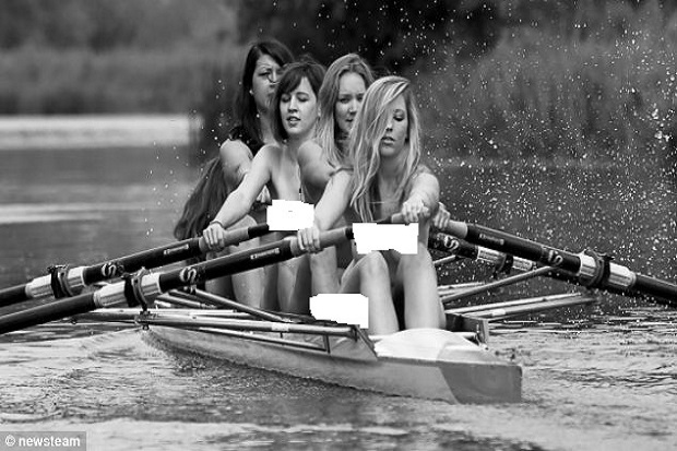Berfoto Bugil, Tim Rowing...