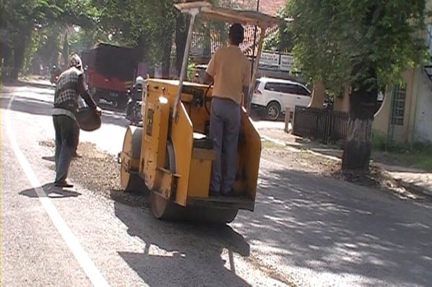 Masih Ada Jalan Berlubang...
