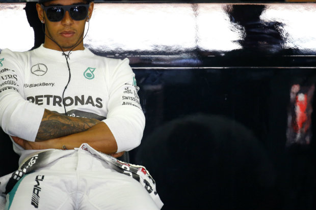 Kecelakaan Bagi Hamilton...