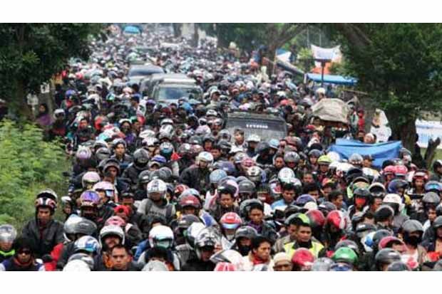 Pemudik Menggunakan...