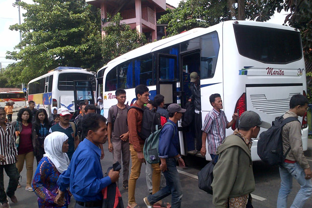 Jembatan Comal Rusak,...