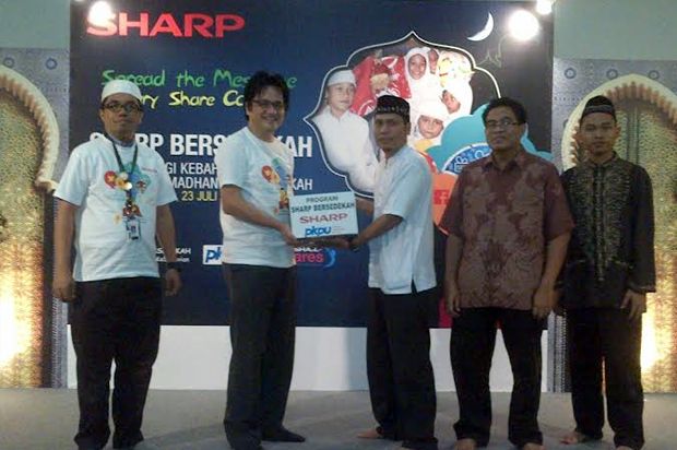Sharp Bagikan 1000 Bingkisan...