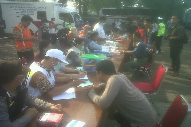 Supir Bus di Terminal...