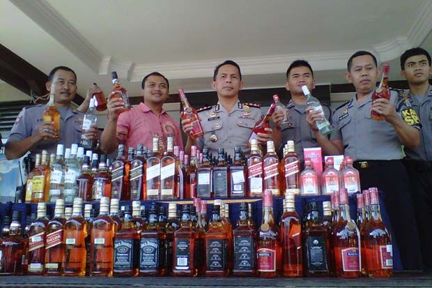 Ratusan Botol Miras...