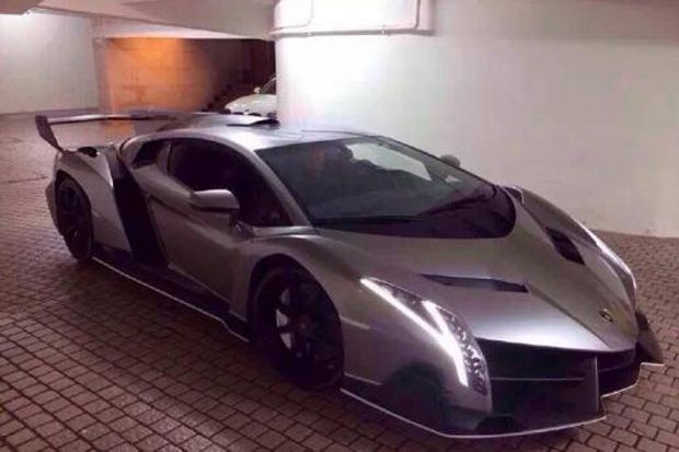 Lamborghini Veneno Kepergok...