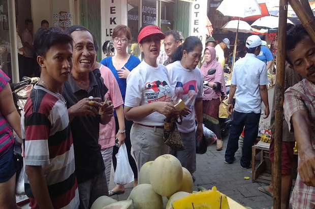 Istri Akbar Tanjung...