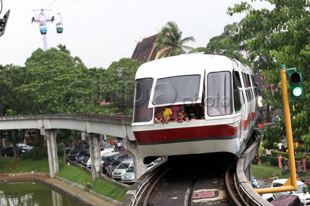 Liburan, TMII Dijaga...