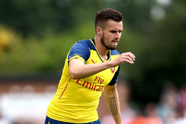 Bek Arsenal Berlabuh...