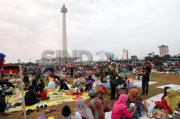 Perputaran Uang di Monas...