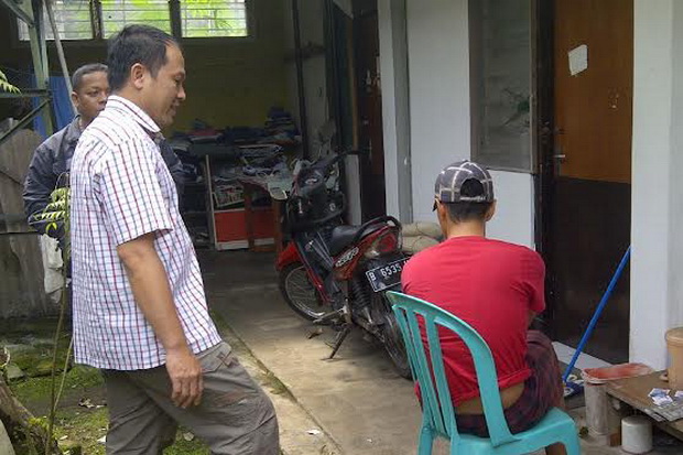 Bakar Teman Kencan,...