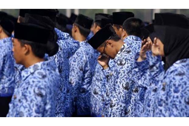 PNS Jatim Nekat Merokok...