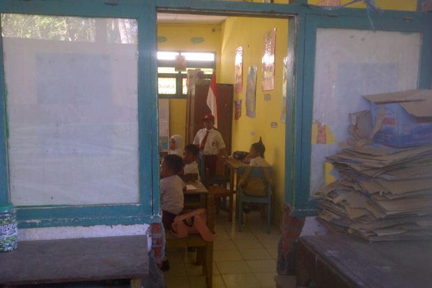 Penyegelan Sekolah di...