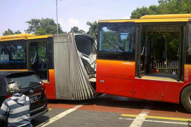 Bus Terbelah, Transjakarta...
