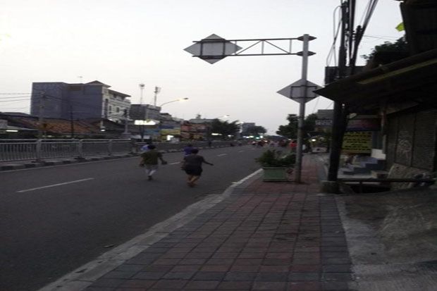 Terekam CCTV saat Tawuran,...