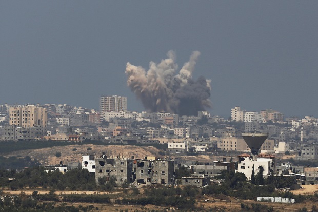 Israel Lanjutkan Serangan,...